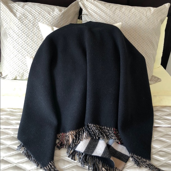 Burberry Merino Wool Exploded Check Fringe Cape - Picture 5 of 8